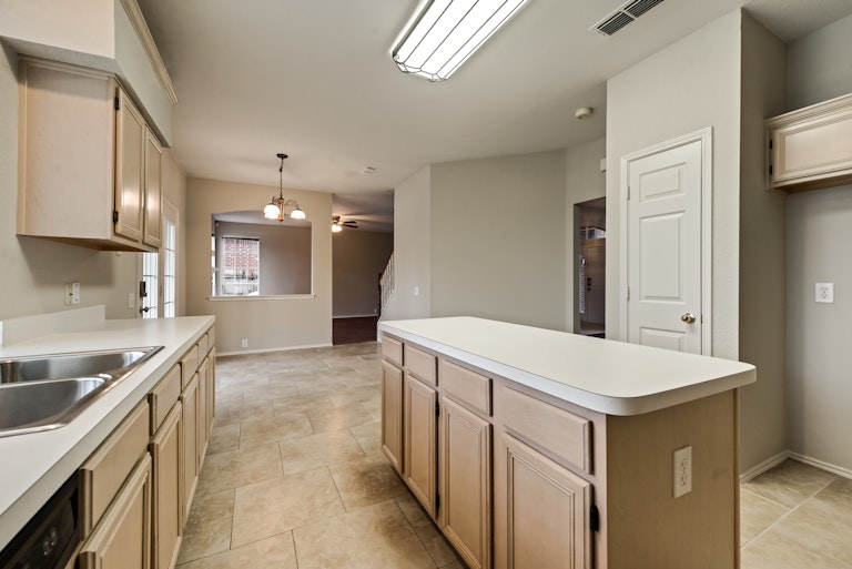 Photo 8 of 28 - 1921 Companion Way, Arlington, TX 76006
