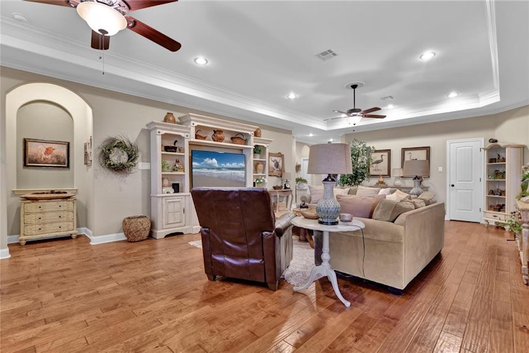 Photo 8 of 38 - 8702 Malardcrest Dr, Humble, TX 77346