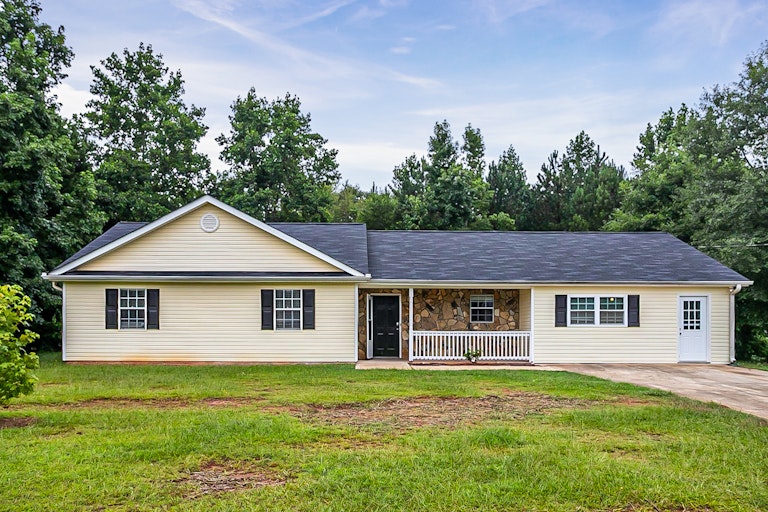 Photo 1 of 20 - 185 Cypress Dr, Covington, GA 30016