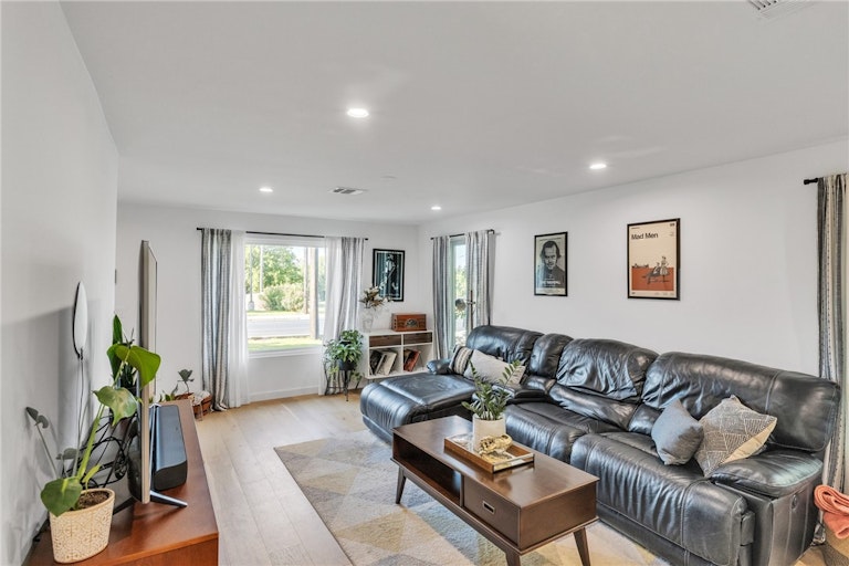 Photo 3 of 25 - 3014 E 12th St, Austin, TX 78702