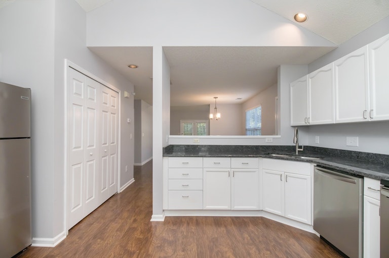 Photo 8 of 22 - 9720 Mattforest Cir, Charlotte, NC 28277