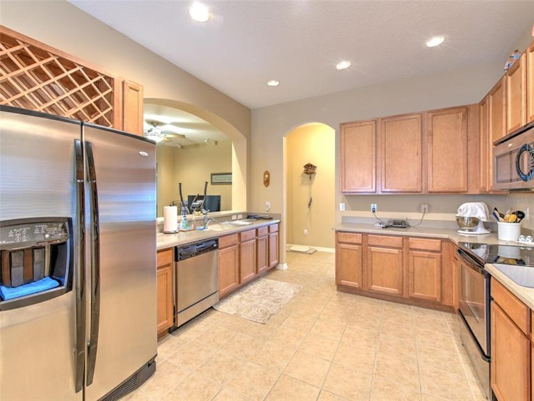 Photo 27 of 36 - 424 Down Pine Dr, Seffner, FL 33584