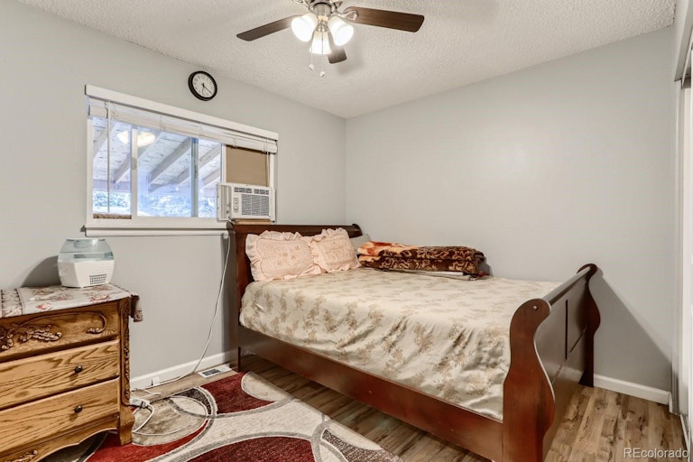Photo 6 of 11 - 1019 S Newark St, Aurora, CO 80012