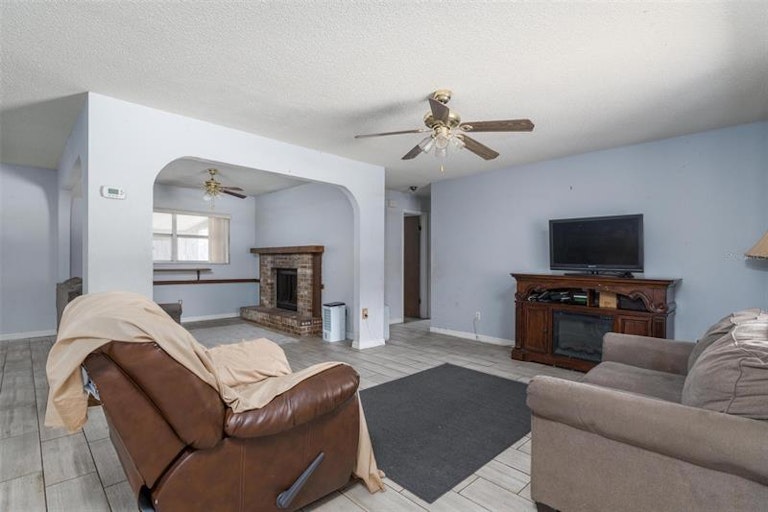 Photo 11 of 22 - 3621 Coppertree Cir, Brandon, FL 33511