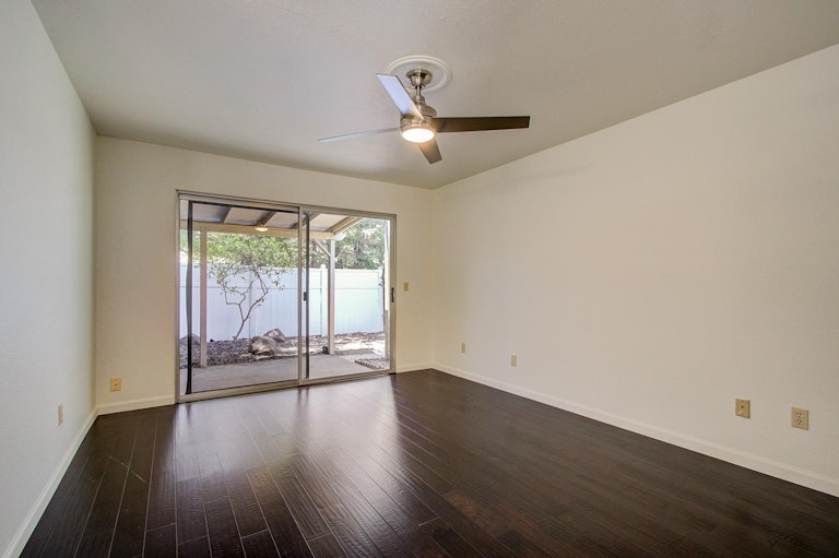 Photo 11 of 20 - 1136 Meadow Gate Dr, Roseville, CA 95661