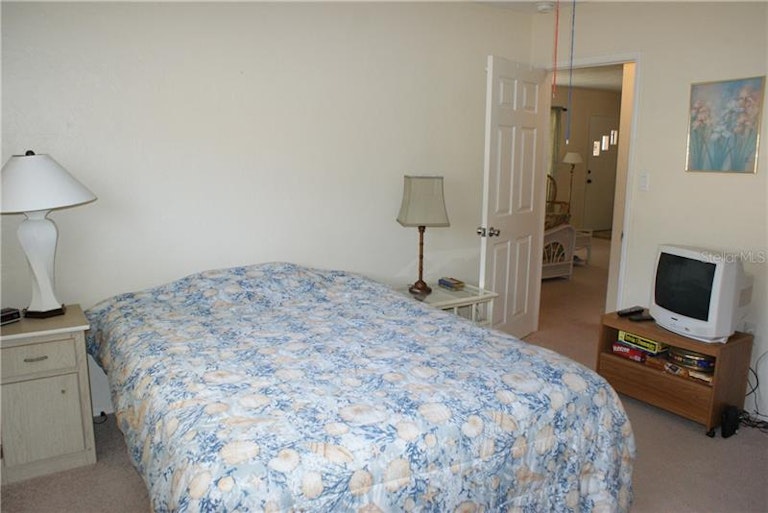 Photo 9 of 25 - 600 Harbor Dr S, Venice, FL 34285
