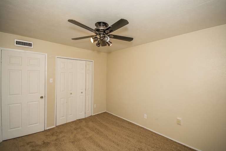 Photo 13 of 24 - 2037 Clark Trl, Grand Prairie, TX 75052