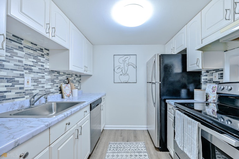 Photo 13 of 25 - 3097 Reeves St SE, Smyrna, GA 30080