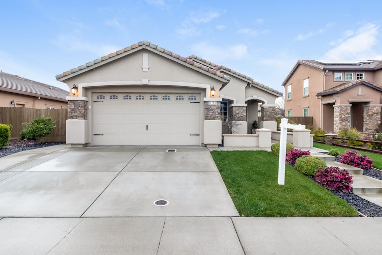 Photo 1 of 25 - 2768 Poppintree Ln, Lincoln, CA 95648
