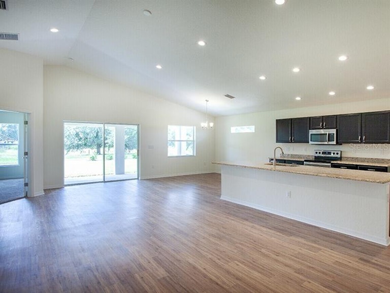 Photo 13 of 18 - 2031 Dexter St, Haines City, FL 33844