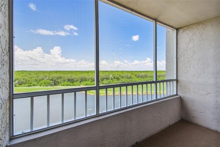 Photo 33 of 51 - 2333 Feather Sound Dr Unit B507, Clearwater, FL 33762