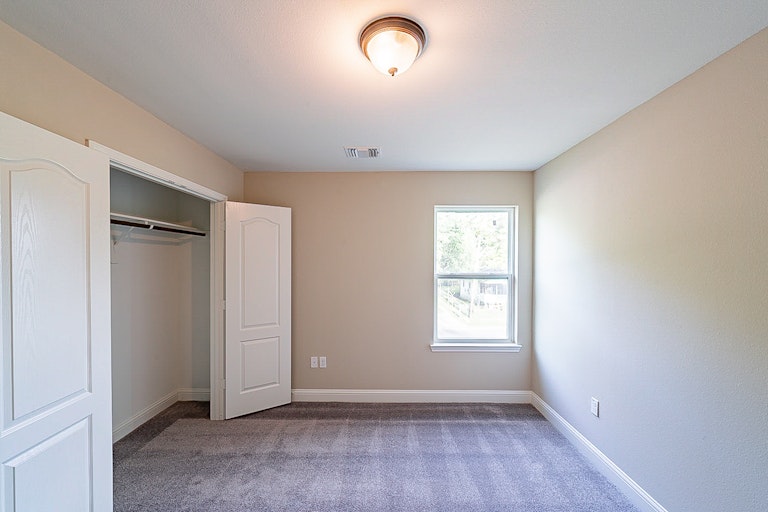 Photo 25 of 32 - 901 Grenshaw St, Houston, TX 77088