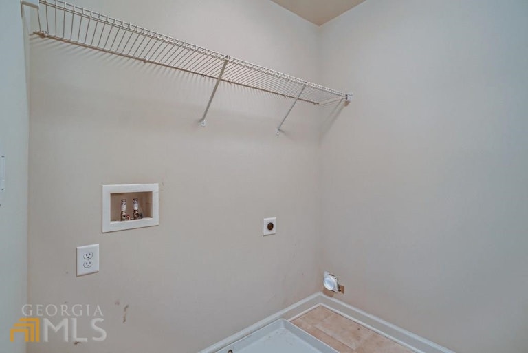 Photo 21 of 26 - 410 Holdings Dr, Lawrenceville, GA 30044