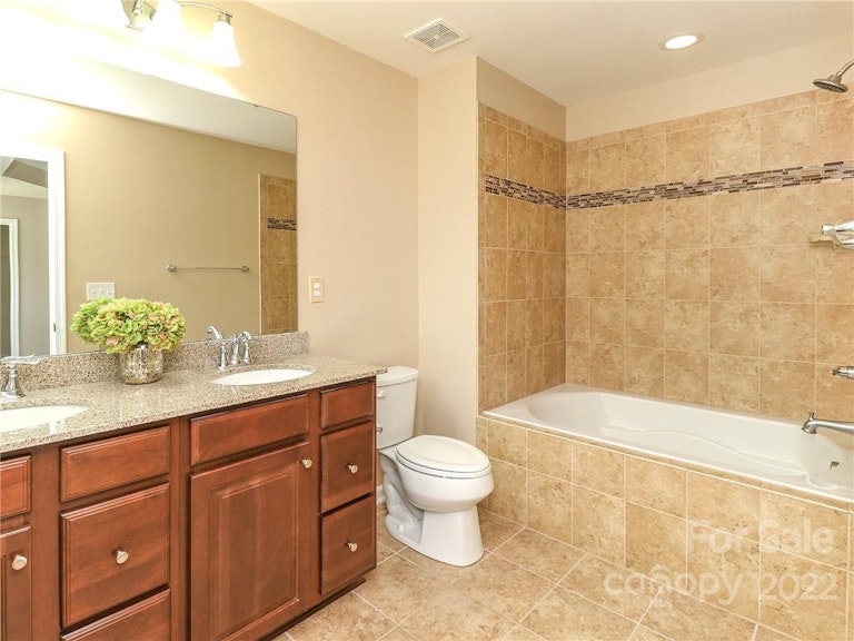 Photo 17 of 39 - 7620 Red Mulberry Way, Charlotte, NC 28273