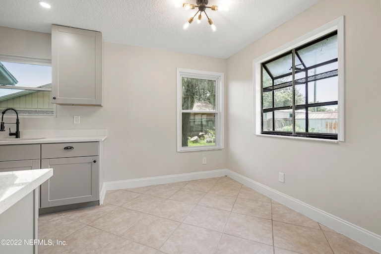 Photo 13 of 27 - 852 Maplewood Ln, Orange Park, FL 32065