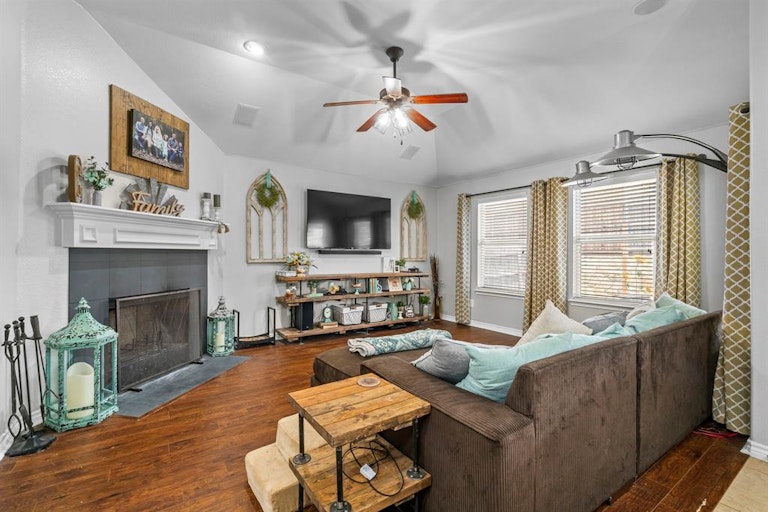 Photo 6 of 34 - 2012 Colorado Bend Dr, Forney, TX 75126