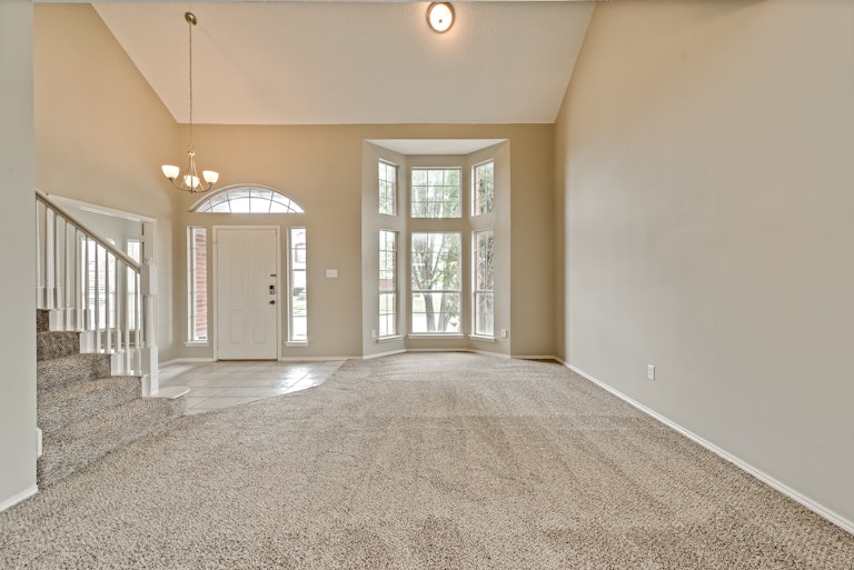 Photo 3 of 26 - 812 Pebble Ridge Dr, Lewisville, TX 75067