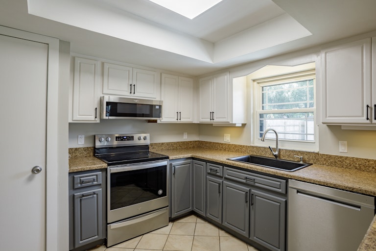 Photo 8 of 23 - 1108 Shaffer Trl, Oviedo, FL 32765
