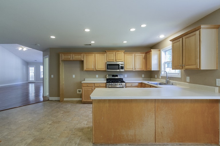 Photo 6 of 42 - 8775 Amberfield Dr, Gainesville, GA 30506