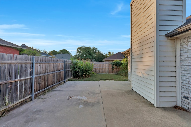 Photo 23 of 24 - 6944 Bentley Ave, Fort Worth, TX 76137