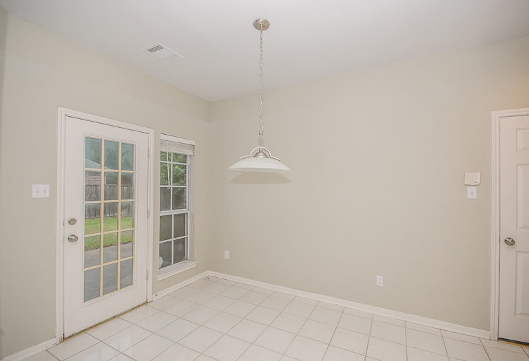 Photo 8 of 35 - 6304 Willowdale Dr, Plano, TX 75093