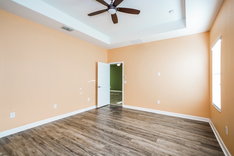 Photo 12 of 42 - 19303 Prairie Tree Pl, Tampa, FL 33647