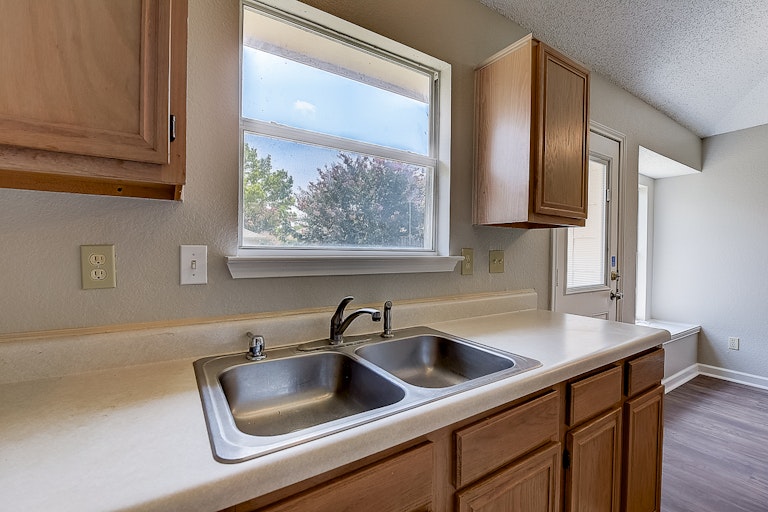 Photo 29 of 37 - 9032 Elbe Trl, Fort Worth, TX 76118