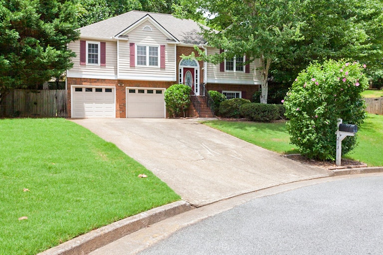 Photo 1 of 27 - 213 Eagle Glen Ct, Woodstock, GA 30189