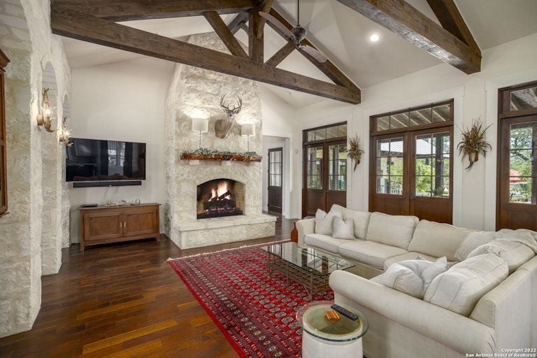 Photo 16 of 42 - 4544 Natures Way, New Braunfels, TX 78132