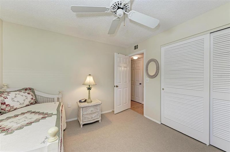 Photo 32 of 56 - 1247 Edgewater Cir #1247, Bradenton, FL 34209
