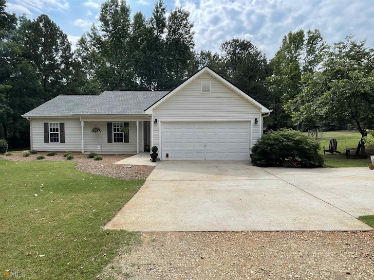 Photo 3 of 36 - 528 Butler Bridge Dr, McDonough, GA 30252