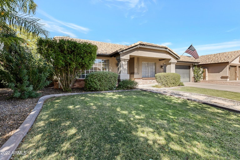 Photo 2 of 41 - 725 S Cheri Lynn Dr, Chandler, AZ 85225