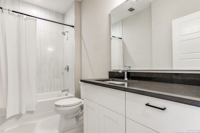 Photo 19 of 26 - 1618 W Lawndale Dr #5, San Antonio, TX 78209