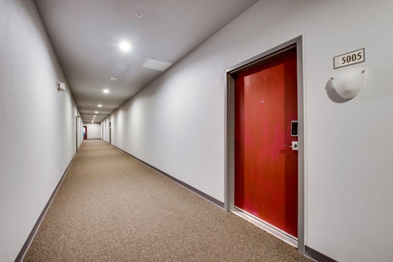 Photo 3 of 22 - 1220 W Trinity Mills Rd #5005, Carrollton, TX 75006