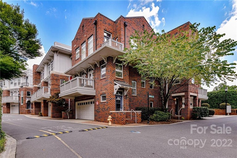 Photo 1 of 35 - 937 Gracie Way, Charlotte, NC 28204