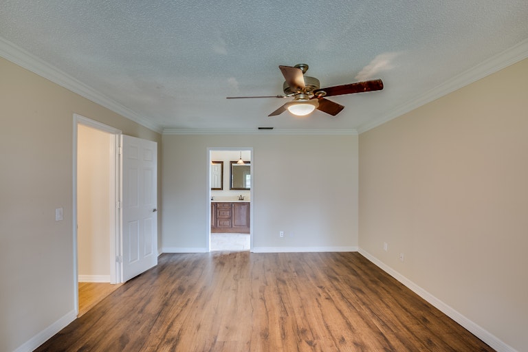 Photo 9 of 19 - 6724 Islander Ln, Tampa, FL 33615