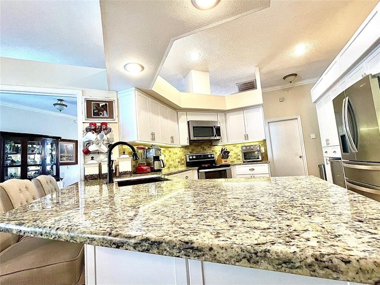 Photo 14 of 41 - 8114 Montock Ct, Trinity, FL 34655