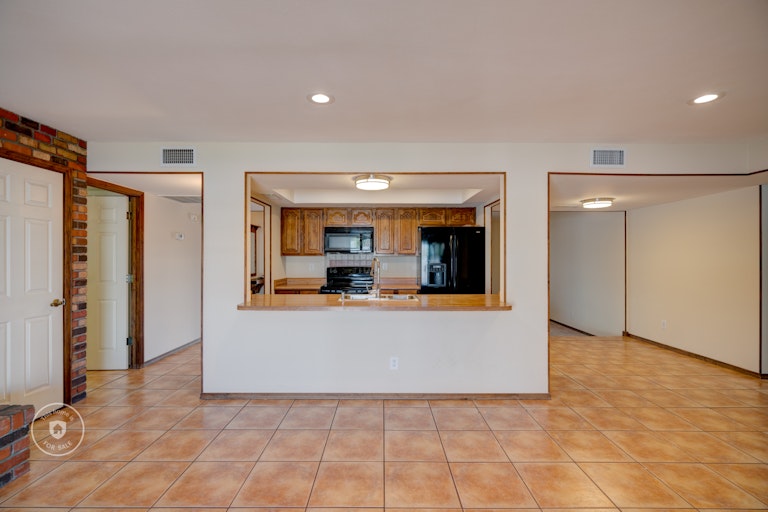 Photo 9 of 31 - 3407 W Evans Dr, Phoenix, AZ 85053