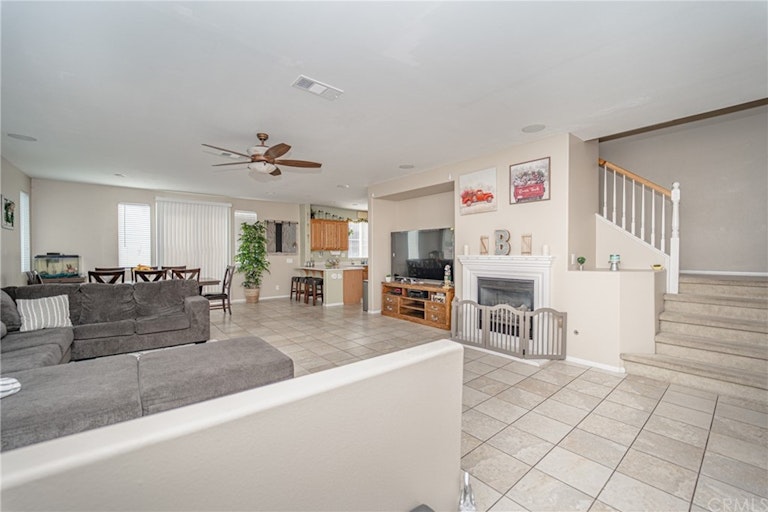 Photo 13 of 36 - 3982 Barbury Palms Way, Perris, CA 92571