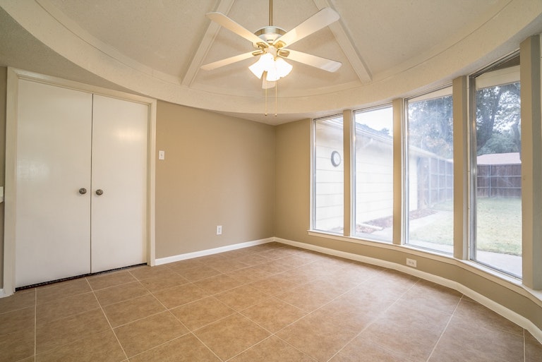 Photo 2 of 27 - 610 Green Hills Rd, Duncanville, TX 75137
