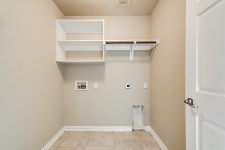 Photo 9 of 30 - 4661 Lance Leaf Dr, Fort Worth, TX 76244