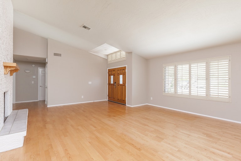 Photo 4 of 29 - 802 E Meadow Ln, Phoenix, AZ 85022