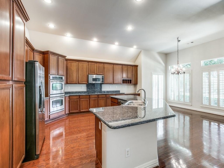 Photo 15 of 40 - 10405 Downing Dr, Denton, TX 76207