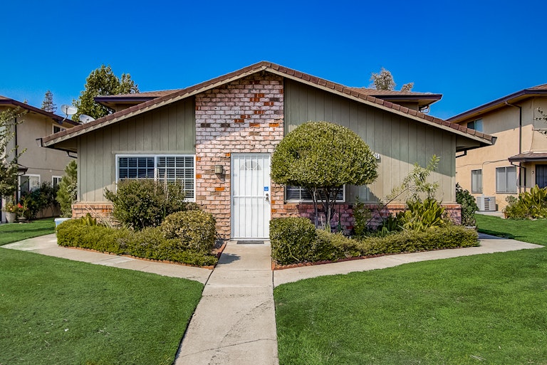 Photo 1 of 22 - 4525 Palm Ave #1, Sacramento, CA 95842