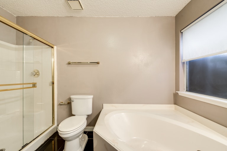 Photo 20 of 30 - 2516 Helen Ln, Mesquite, TX 75181