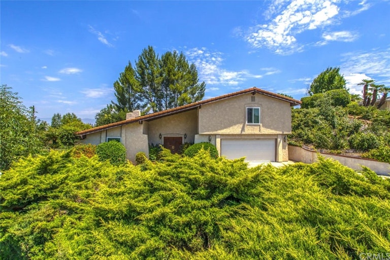 Photo 3 of 44 - 12831 Miradero Pl, Redlands, CA 92373