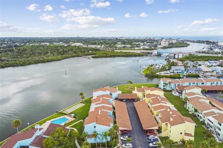Photo 40 of 45 - 1 Windrush Blvd #5, Indian Rocks Beach, FL 33785