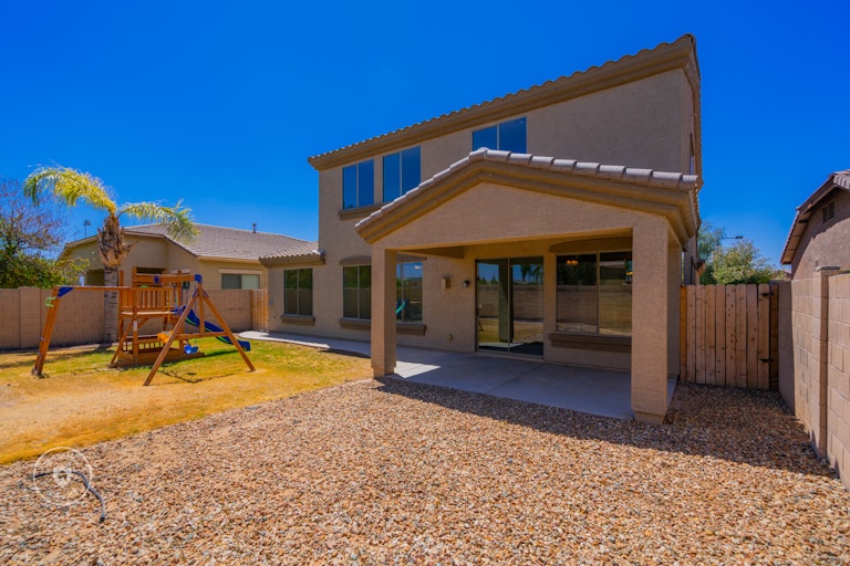 Photo 8 of 34 - 18016 W Paradise Ln, Surprise, AZ 85388