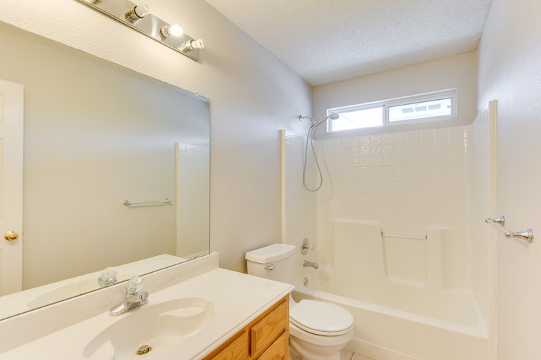 Photo 24 of 31 - 900 Heritage Pkwy S, Allen, TX 75002
