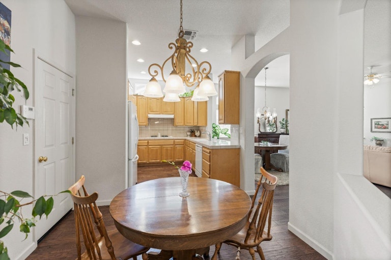 Photo 4 of 35 - 2421 Walnut Oaks Ln, Carmichael, CA 95608